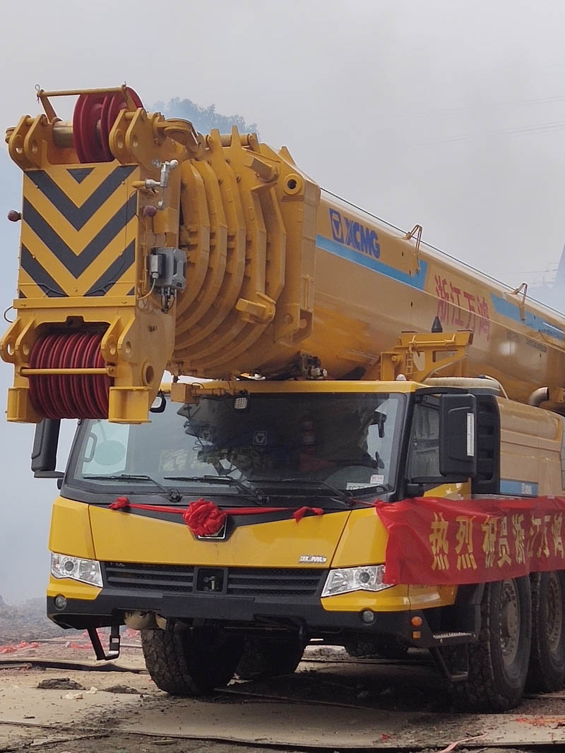 600噸汽車(chē)吊出租